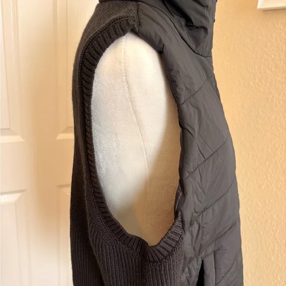 NWOT! Athleta Black Puffer Mixed Media Vest - Picture 5 of 9